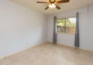 Building Photo - 3926 Oak Gardens Dr Building Photo - 3926 Oak Gardens Dr