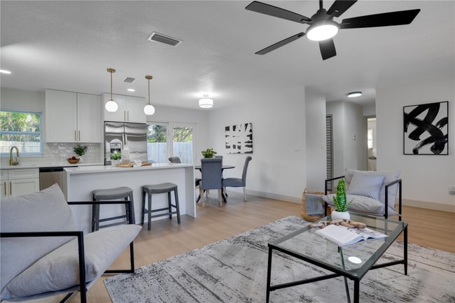 Foto del edificio - 2050 67th Ave N