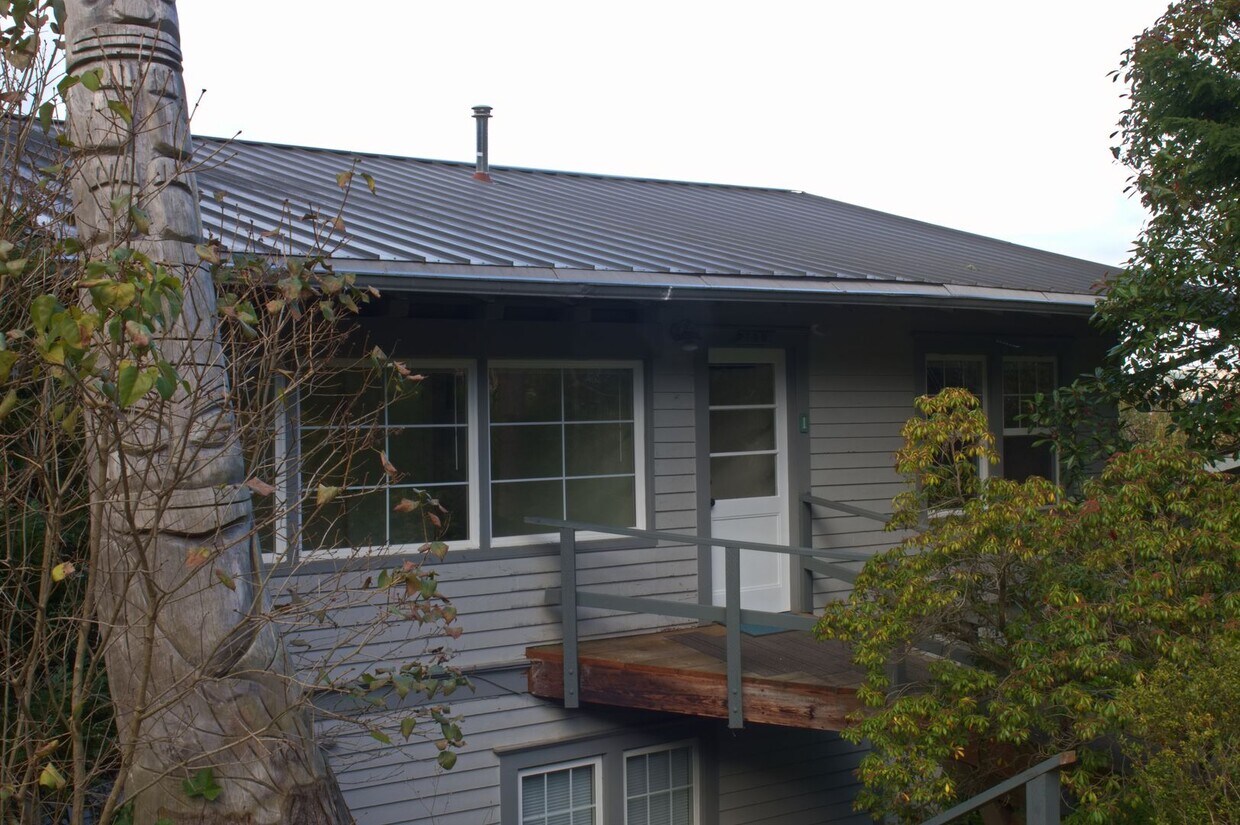 Foto principal - 709 N Forest St