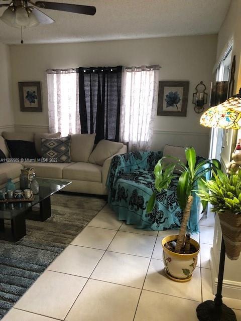 Foto del edificio - 18810 NW 57th Ave