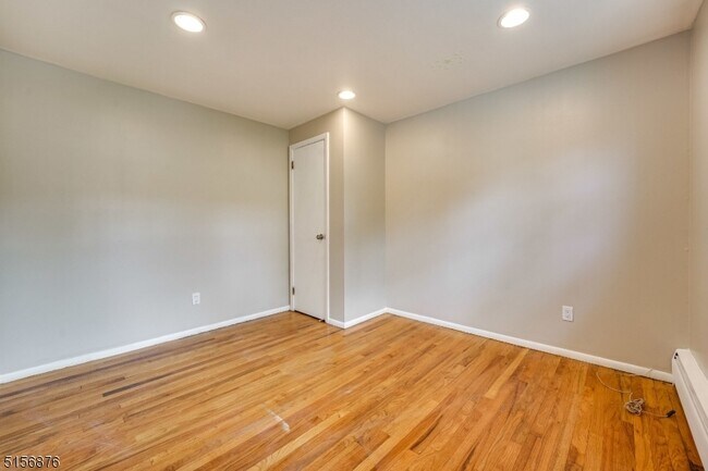 Building Photo - 428 Midland Ave
