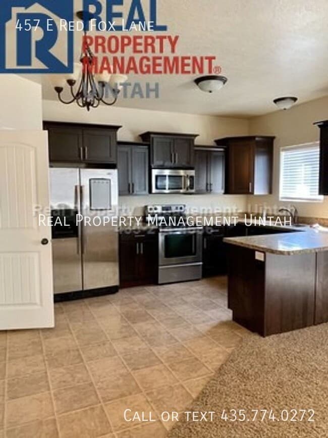 Building Photo - 457 E Red Fox Ln