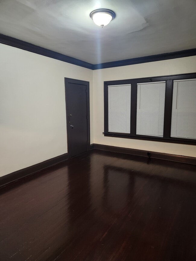 Sala de estar - 2708 Penn Ave N