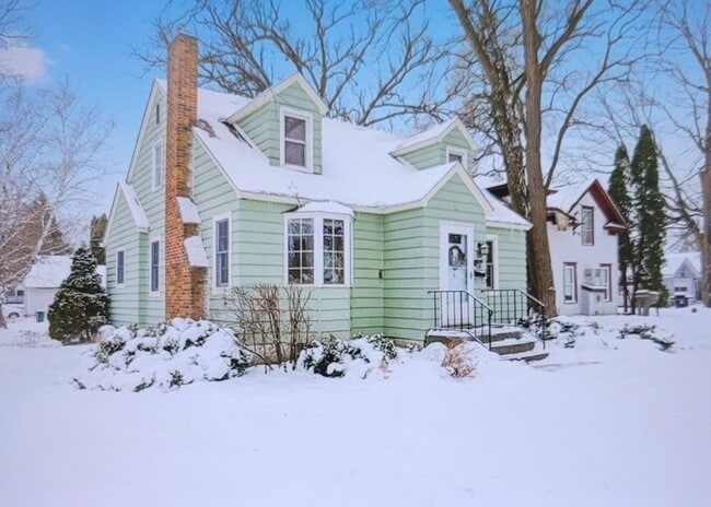 Building Photo - 326 N 3rd St