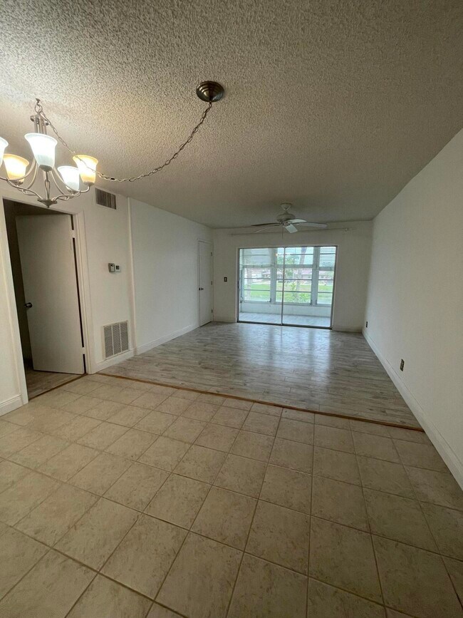 Foto del edificio - 157 Lake Frances Dr