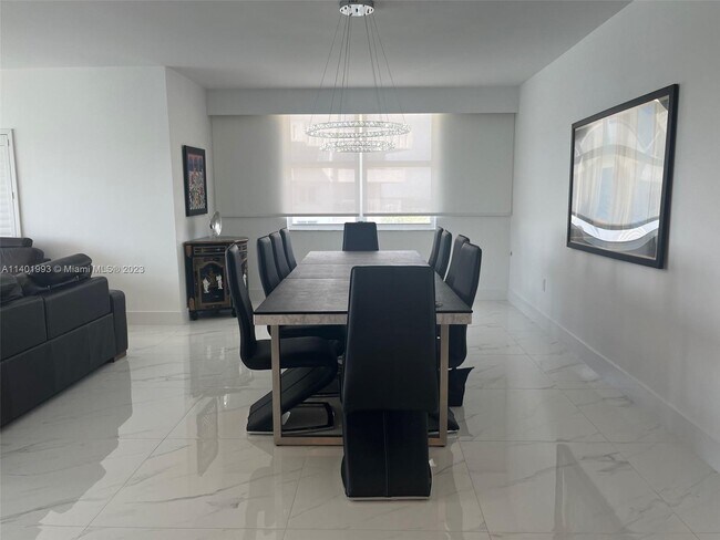 Building Photo - 300 Bayview Dr