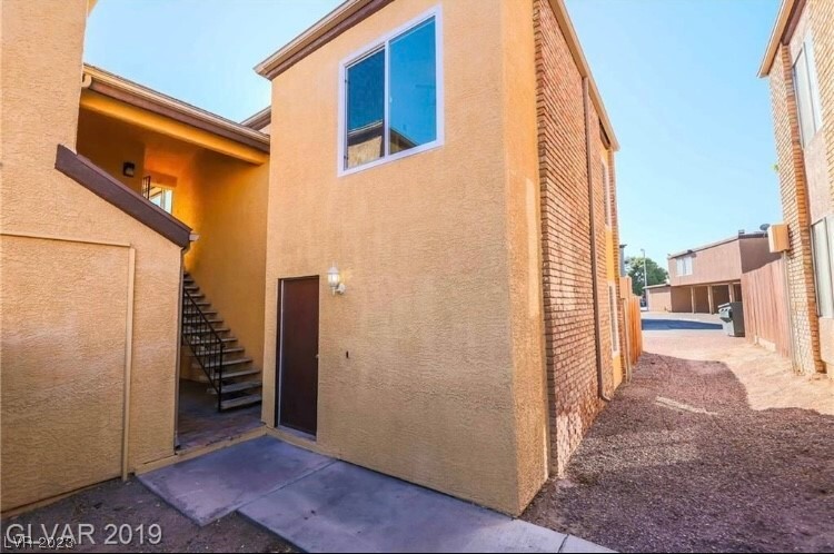 Primary Photo - 1511 Living Desert Dr