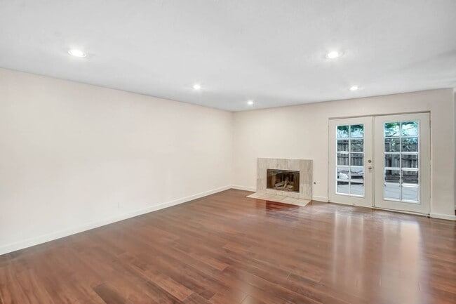 Building Photo - 2486 Stow St