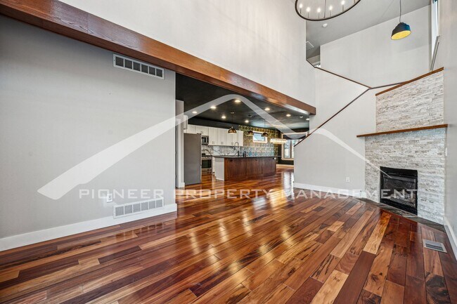 Building Photo - Spacious 5-Bedroom Home with Luxury Featur...