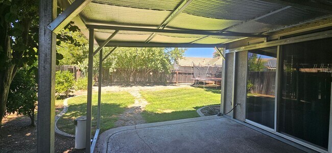 Foto del edificio - 5796 Bridgecross Dr