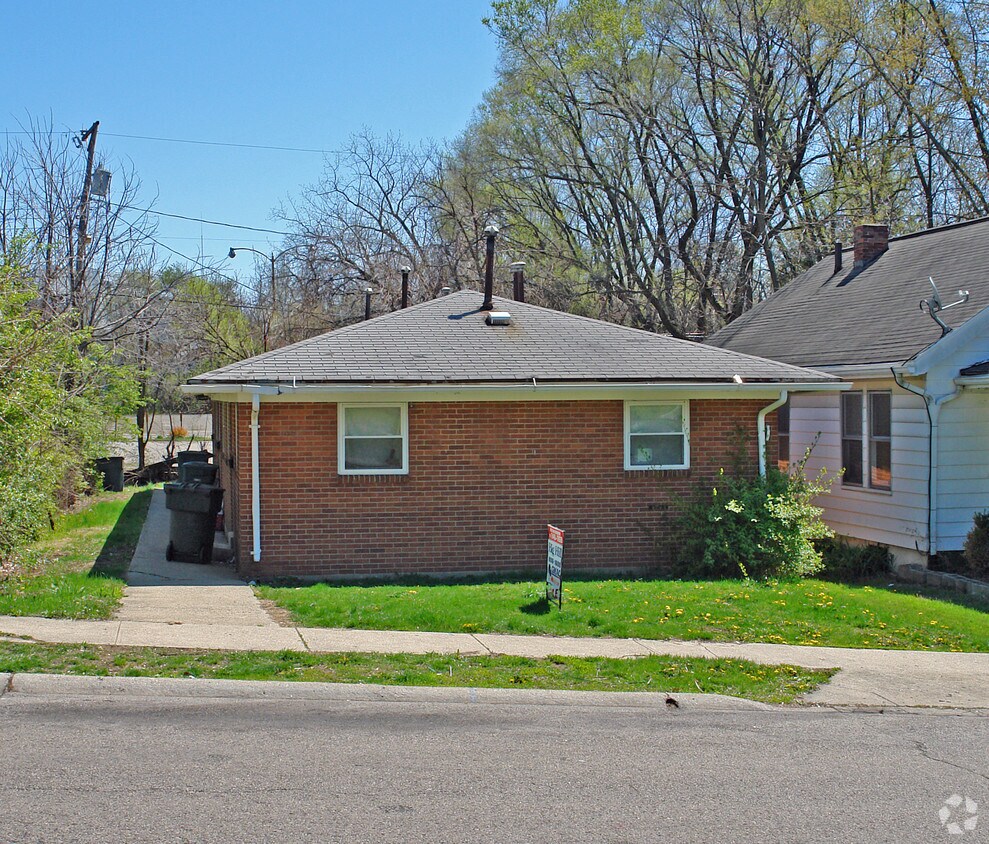 Primary Photo - 2054 Kensington Dr