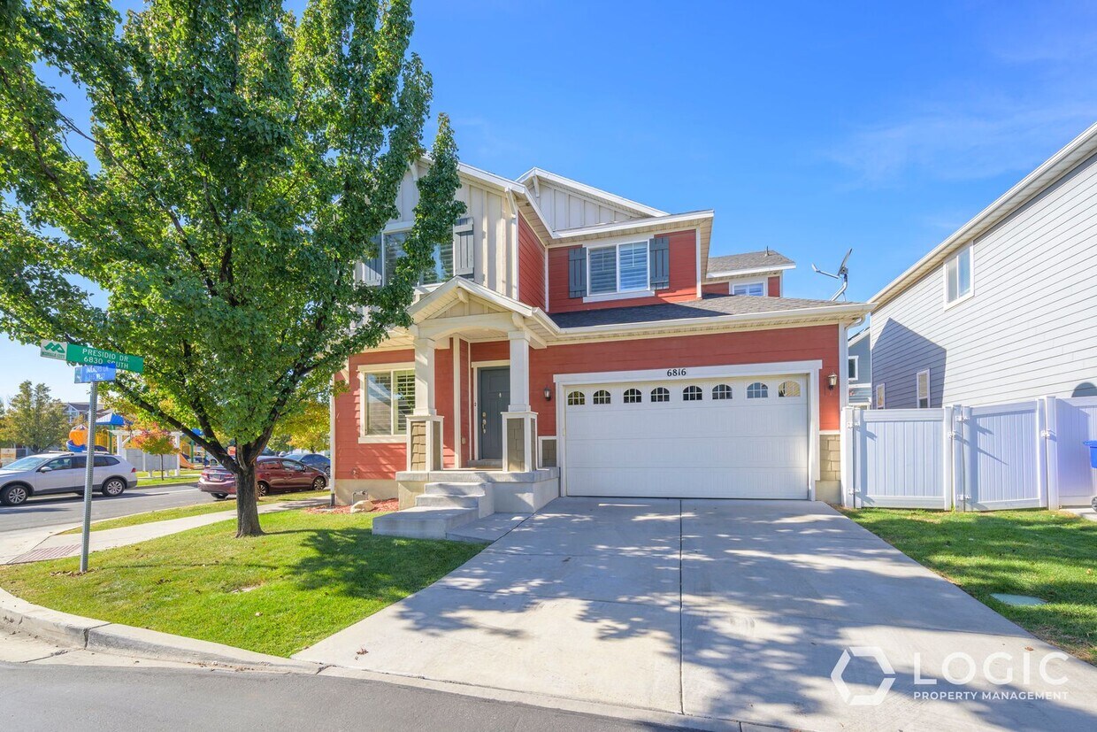 Foto principal - Beautiful Home in Midvale!