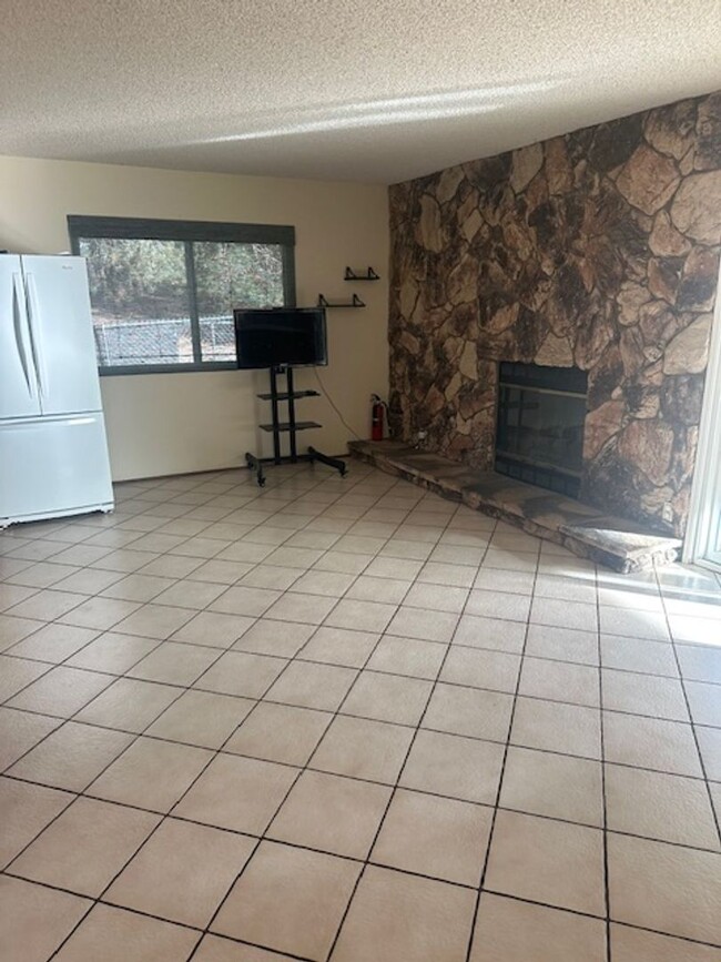 Building Photo - 3 bedroom/ 2 1/2 bathroom, 2254 sq ft Home...