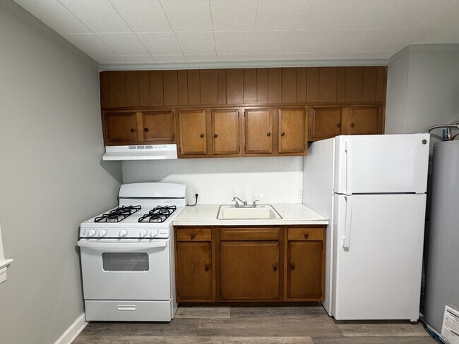 Building Photo - 711 Dennis St