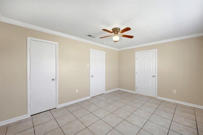 Building Photo - 3722 Rest Home Rd