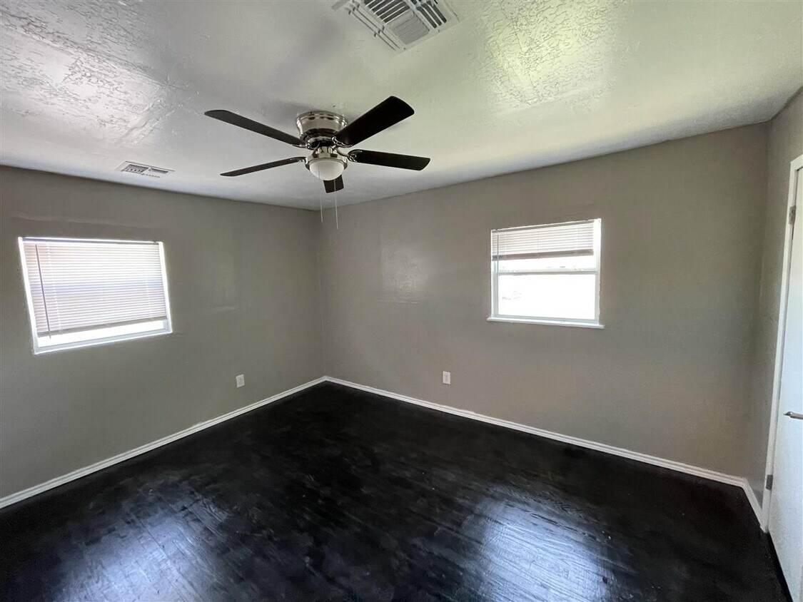 Foto principal - 2265 NW 40th St