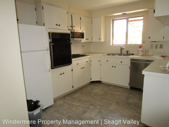 Building Photo - 3 br, 1.5 bath House - 2310 West Parkway D...