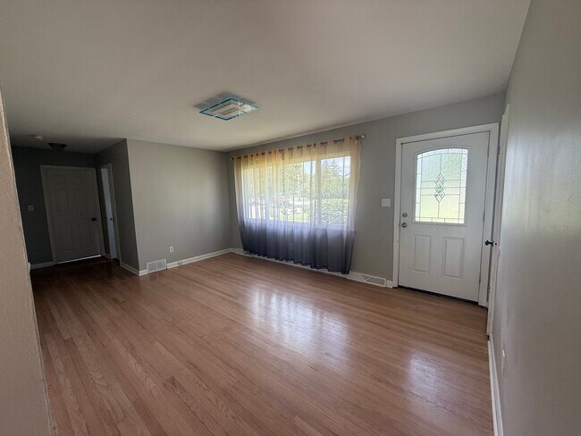 Living room - 3399 Clime Rd