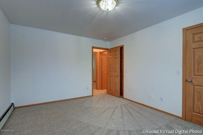 Building Photo - 1055 E Klatt Rd