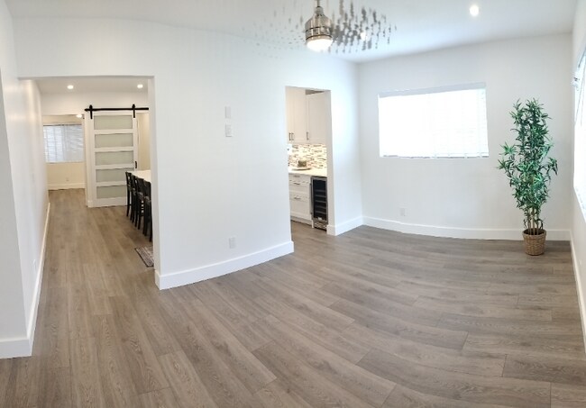 Building Photo - 2700 SW 28th Ct
