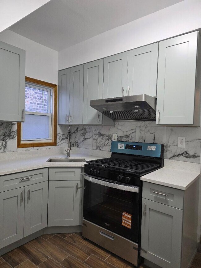 Foto del edificio - 2949 S Emerald Ave