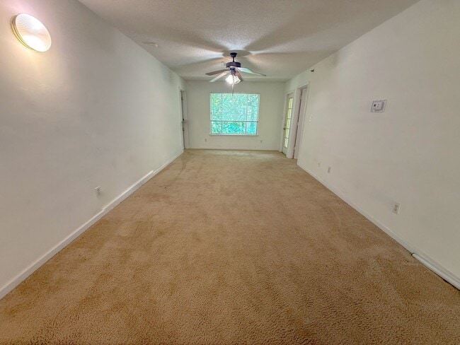 Foto del edificio - Top floor 4 bed 4 bath condo! On Wolfline, perfect for roommates!