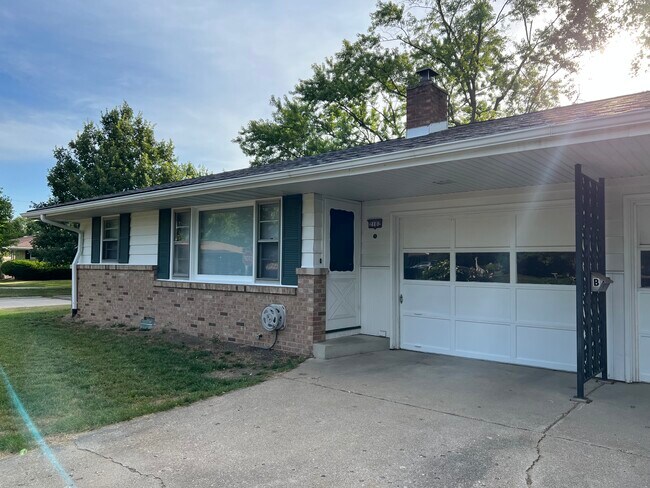 Foto del edificio - 2102 Pond St