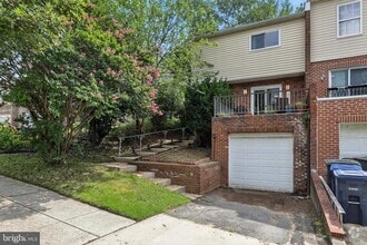 Building Photo - 4717 6th St NE