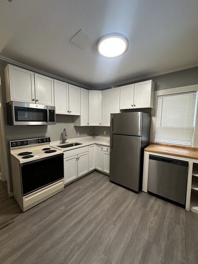 Foto del edificio - 174 Gardiner Ave