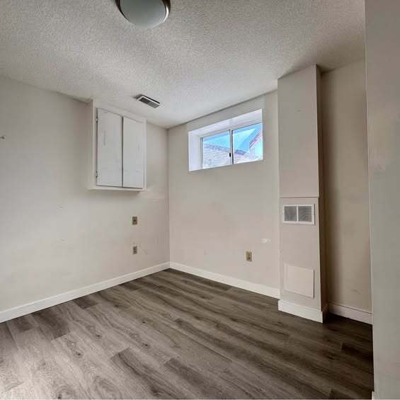 Building Photo - 35 Martindale Mews NE