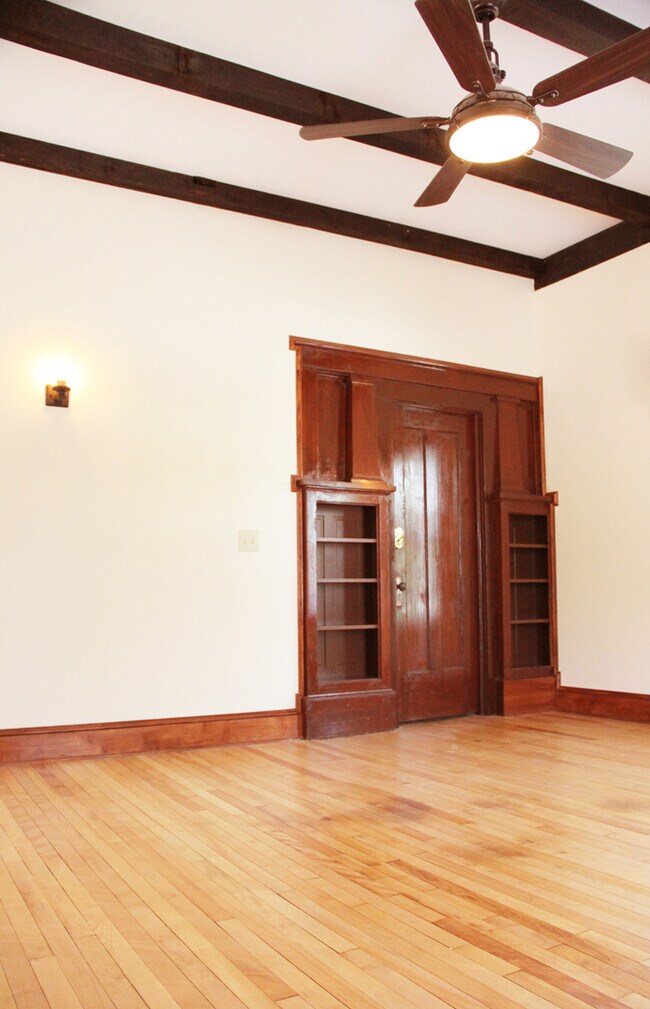 Foto del edificio - 411 Colchester Ave