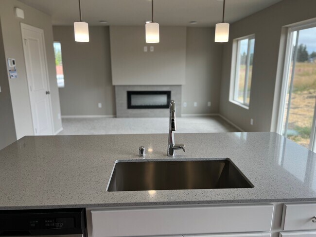 Building Photo - 15008 Iverson Lp SE