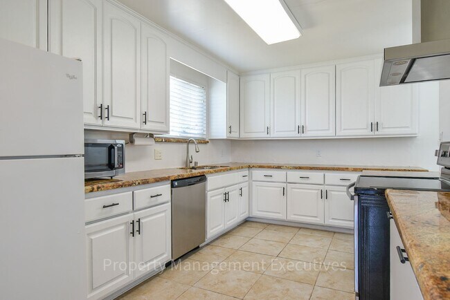 Foto del edificio - 3 Bedroom, 2 Bath House with Large Backyard