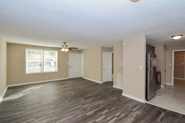 Building Photo - 346 Woodale Dr
