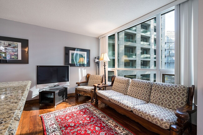 Building Photo - 600-600 Fleet St