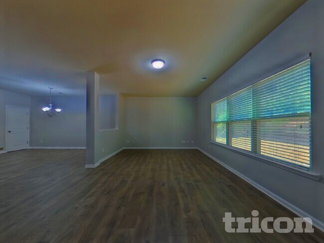 Foto del edificio - 3303 Lowland Dr