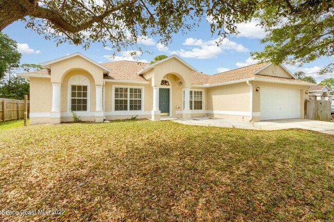 Foto del edificio - 163 Abello Rd SE