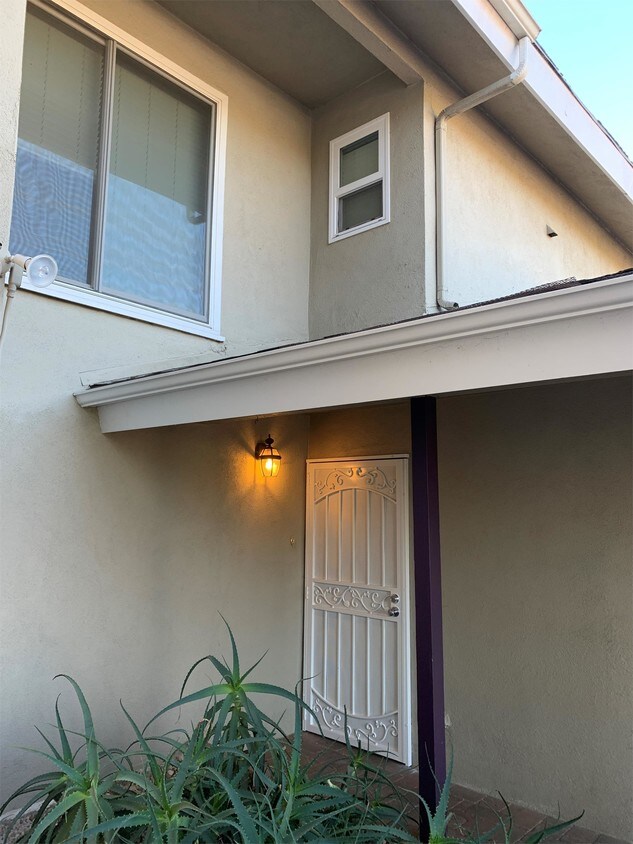 Primary Photo - 1218 Agate St