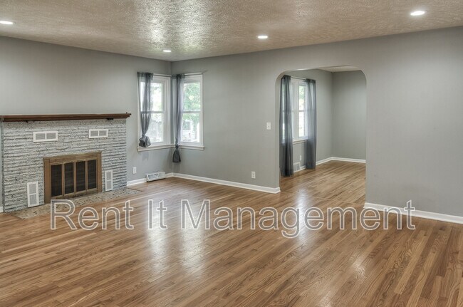 Building Photo - 1711 S 61st Ave