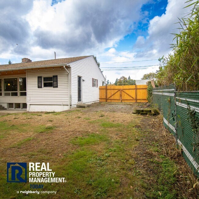 Foto del edificio - Charming 3 Bedroom Move In Ready!