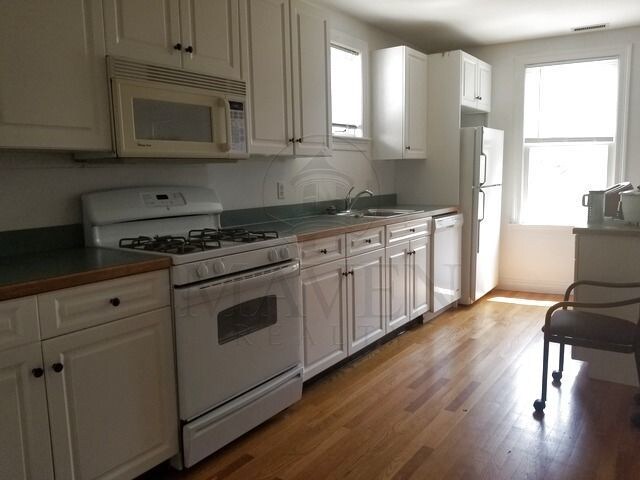 Primary Photo - 141 Rindge Ave