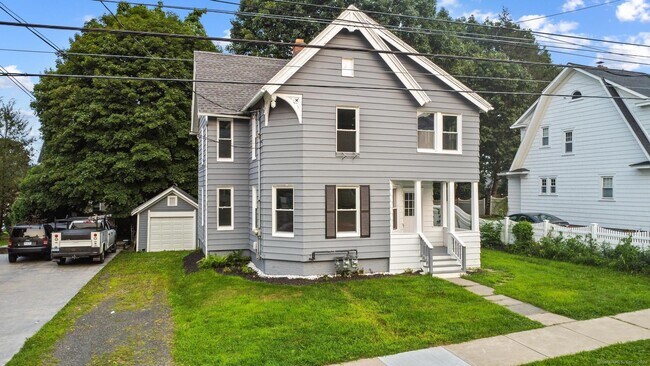 Building Photo - 214 Elm St