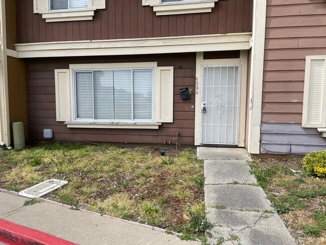 3 Bedroom, 1.5 Bath Home in Parkway Neighborhood - 3 Bedroom, 1.5 Bath Home in Parkway Neighborhood