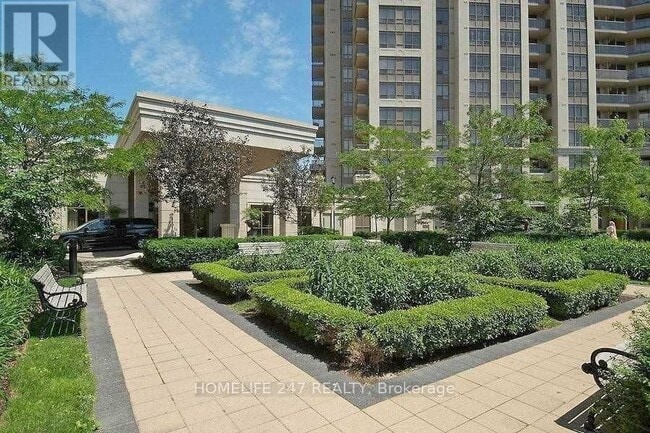 Photo du bâtiment - 700-2700 Humberwood Blvd