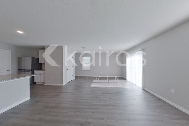 Building Photo - 8624 SW 44th Ct