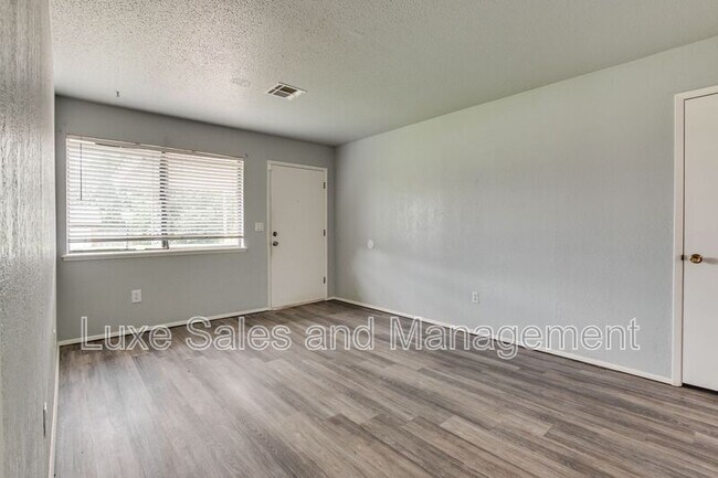 Foto del edificio - 1009 NW 12th St