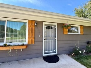 Building Photo - 104 Saranac Dr