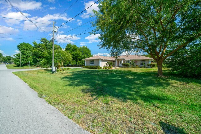 Building Photo - **Spectacular 3 Bd/bath home in great loca...