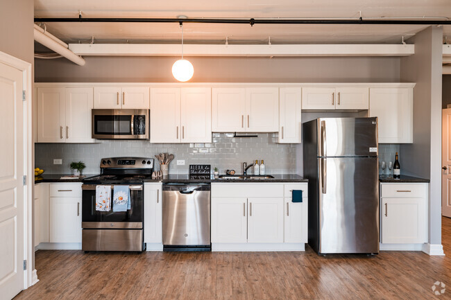 2BR, 1BA - 1151SF - Kitchen - Mid City Apartments