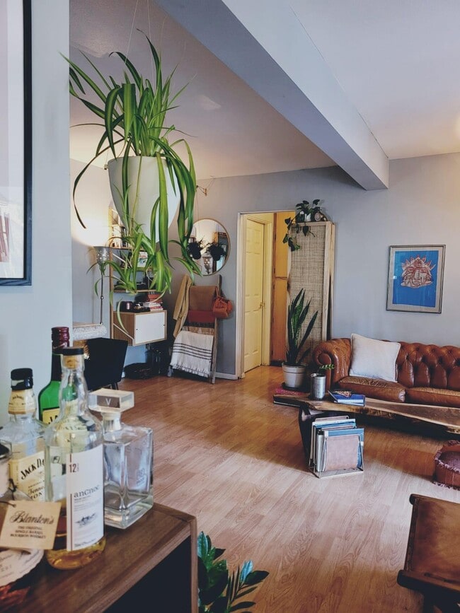 Foto del edificio - 3641 Kelton Ave